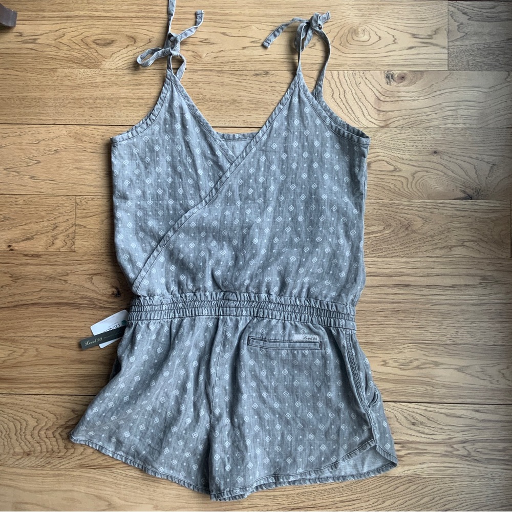 Anthropologie Level 99 Cassie Chambray Romper Gray Printed Denim Size Medium - Picture 6 of 10